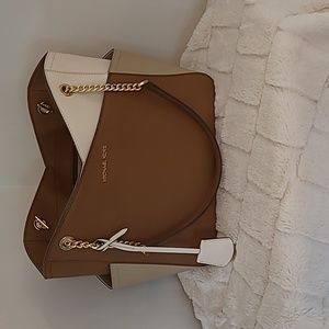 Michael Kors Jet Set Hand Bag